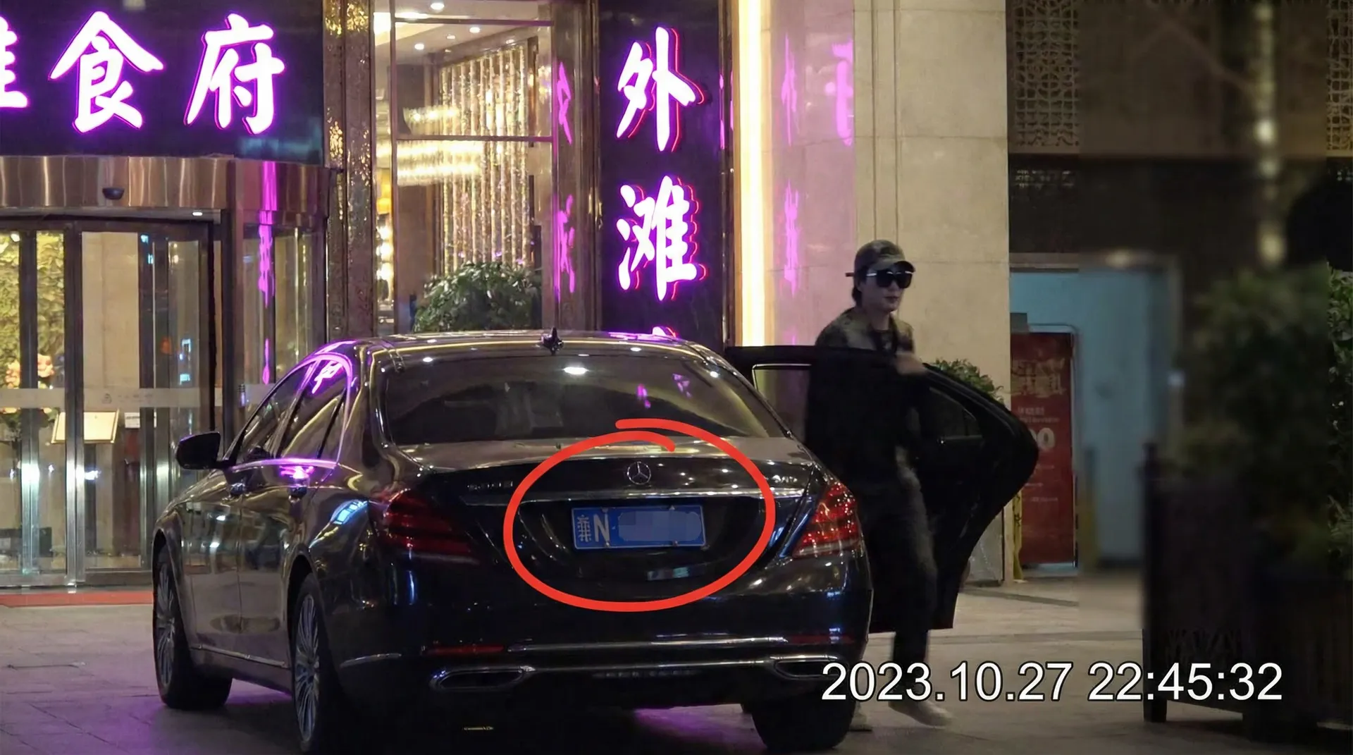 贝博体育官网官网 - 豪车餐厅外偷拍